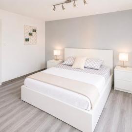 Cozy Apartment with Terrace & Free Parking