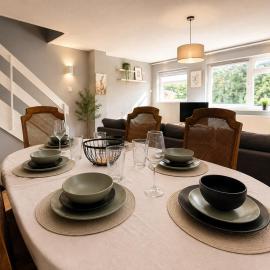 Large river side house, parking,for 9 people