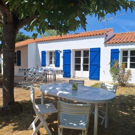 Maison proche de la plage, Hotel in Barbâtre