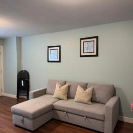 2 bedroom Suite with private entrance, khách sạn ở Langley