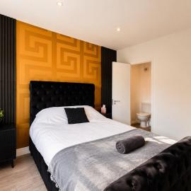 ST12 Canterbury En-suite Room, Shared kitchen, Parking , WIFI, TV, Contractor,