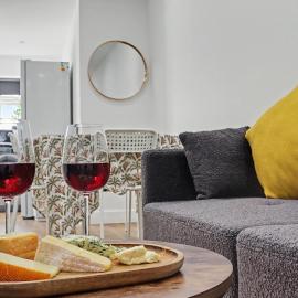 Work Contractor relax stays at Heathrow Airport terminals