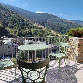 Atalaya Maison du Berger - Gîte pour 2 personnes - 1 chambre en suite - Piscine, hotel i Llo
