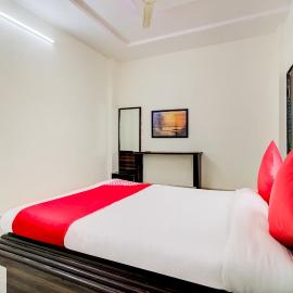 Hotel O 80 City Center, khách sạn ở Dhule