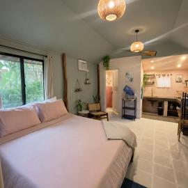 Cozy local style house only 1 min to the beach