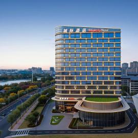 青岛中欧海景城际酒店, hotel v destinaci Čching-tao
