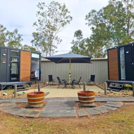 JJJ's Ranch Farm 2BR Tiny House by Tiny Away, hotel sa Koolboo