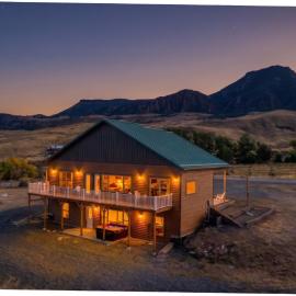 Cody में, होटल The Yellowstone- Soak in Panoramic Views, Wapiti Cabin, Dogs OK