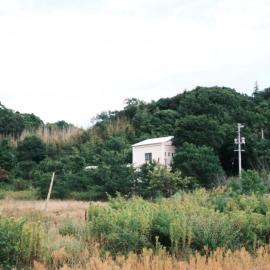 向島集会所夕朝二食付き, hotel di Naoshima