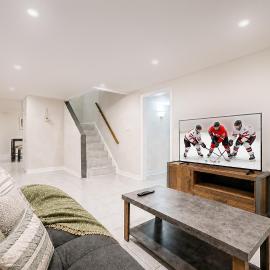 Lower-Level Classic House in Richmond Hill, hotel a Richmond Hill