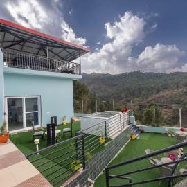 The Summer House Kasauli l 4 Bed Room Villa With Plunge Pool l Free Parking By Exotic Stays, Hotel in Kasauli