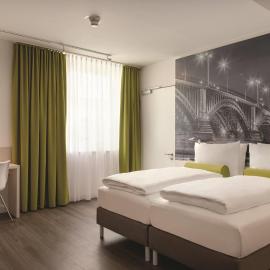 Super 8 by Wyndham Mainz Zollhafen, hotelli kohteessa Mainz
