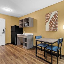 Suburban Studios Charlotte - Executive Park, hotel em Charlotte
