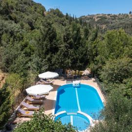 Apanema Mindfulness, Relaxing Adults Only Resort, Fast WiFi, Pool, Sauna, Massage, hótel í Asprogerakata