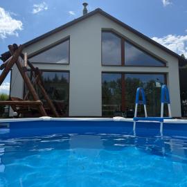 Vila u potoka
