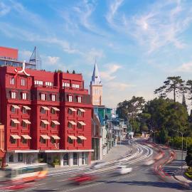 M Village Premier Hotel Xuan Huong Lakeside, a brand of Modern Village Lifestyle, viešbutis mieste Dalatas