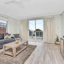 Beach Escape at Caves Beach Villas, отель в городе Кейвс-Бич