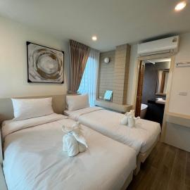 Sun and Moon Hotel - Bed and Bistro