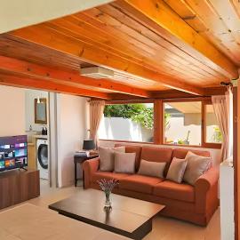 PeachPine Loft - Escape Near Sea & Athens Airport