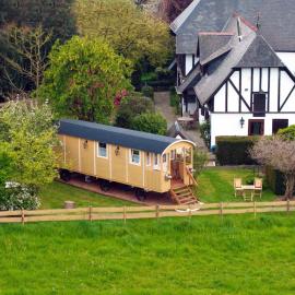 Insolites à Chimay - Les roulottes à Rièzes, hotel v mestu Chimay