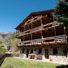 Chalet Panorama Private Garden, 3 Bedrooms I Immobilux, hotell i Rabbi