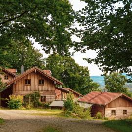 Hütten am Waldrand
