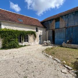 La Maison Bleue, maison mitoyenne de campagne, hotel in Vincelles