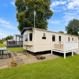Modern dog-friendly caravan at Bowland Fell in Yorkshire ref 93002PG, hotel a Tosside