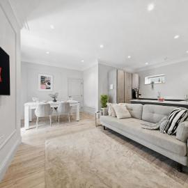 Hampton Court Retreat - Free Parking - Pool Table