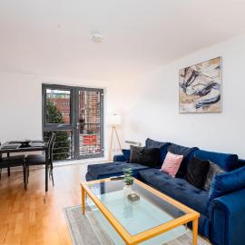 2 Bed 2 Bath Leeds City Centre Apt w Balcony