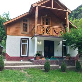 Green Wood In Ifari, hotel v destinácii Kveda-Ipari