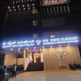 HOTEL The white elephant, hotel sa Bīdar