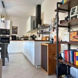 Ampio bilocale con giardino privato e cucina