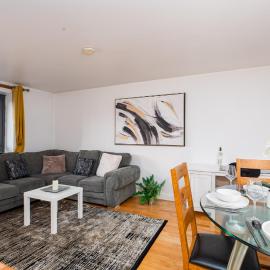2 Bed 2 Bath Leeds City Centre with Balcony