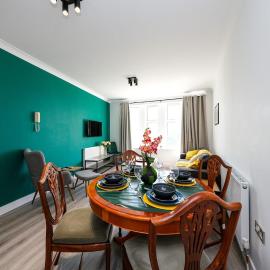 Luxury 2BR with 2 En-suites in Market Place