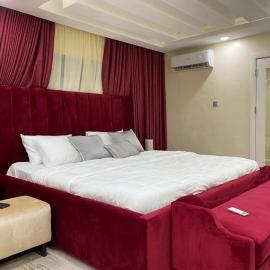 Onikoyi Luxury 4Bedroom Terrace Vacation home off Banana, hotel din Lagos