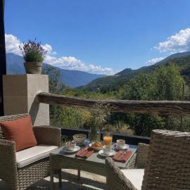 Historic Stone Loft & Alpine Mountain View
