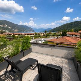 Lake & More Suite Hotel, хотел в Паратико