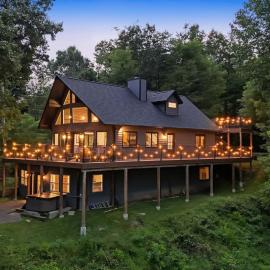 King of Mountain Views Hot Tub Grill Games, Hotel in Gatlinburg
