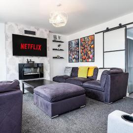 Spacious 4 Bed House Sleeps 11 Parking On Site, hotel a Nottingham