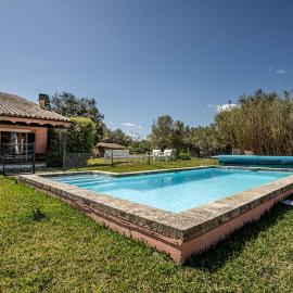 Unique Villa- 340m2- Between sea and mountain, hotel a Pollença