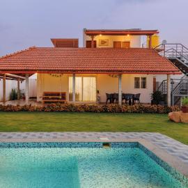 Dew Drop Villa by StayJade 3BHKPvt Pool Garden, hotel in Bangalore