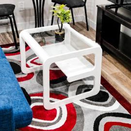 Cozy bright and spacious 1 bedroom licensed basement: Regina şehrinde bir otel