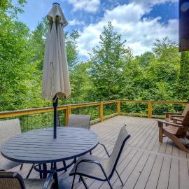 Cozy Boone Cabin w/ Deck: Close to Downtown!, hotell i Boone