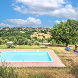Amazing Apartment In Castelmuzio, hotel din Castelmuzio