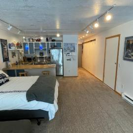 Cozy Condo at Base of Mt Alyeska Prime Location، فندق في جيردوود