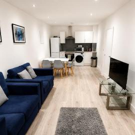 Luxury 2 Bed Serviced Apt 02 with WiFi MyRent2Rent