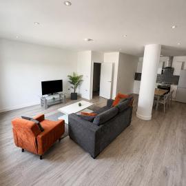 Luxury 2 Bed Serviced Apt 01 with Wi-Fi MyRent2Rent