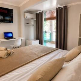 G2 Hospedagem Suites & Studio Praia Dos Anjos, hotelli kohteessa Arraial do Cabo