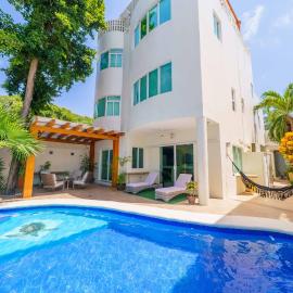 5 Bedroom Modern Villa with Private Pool - Great Location